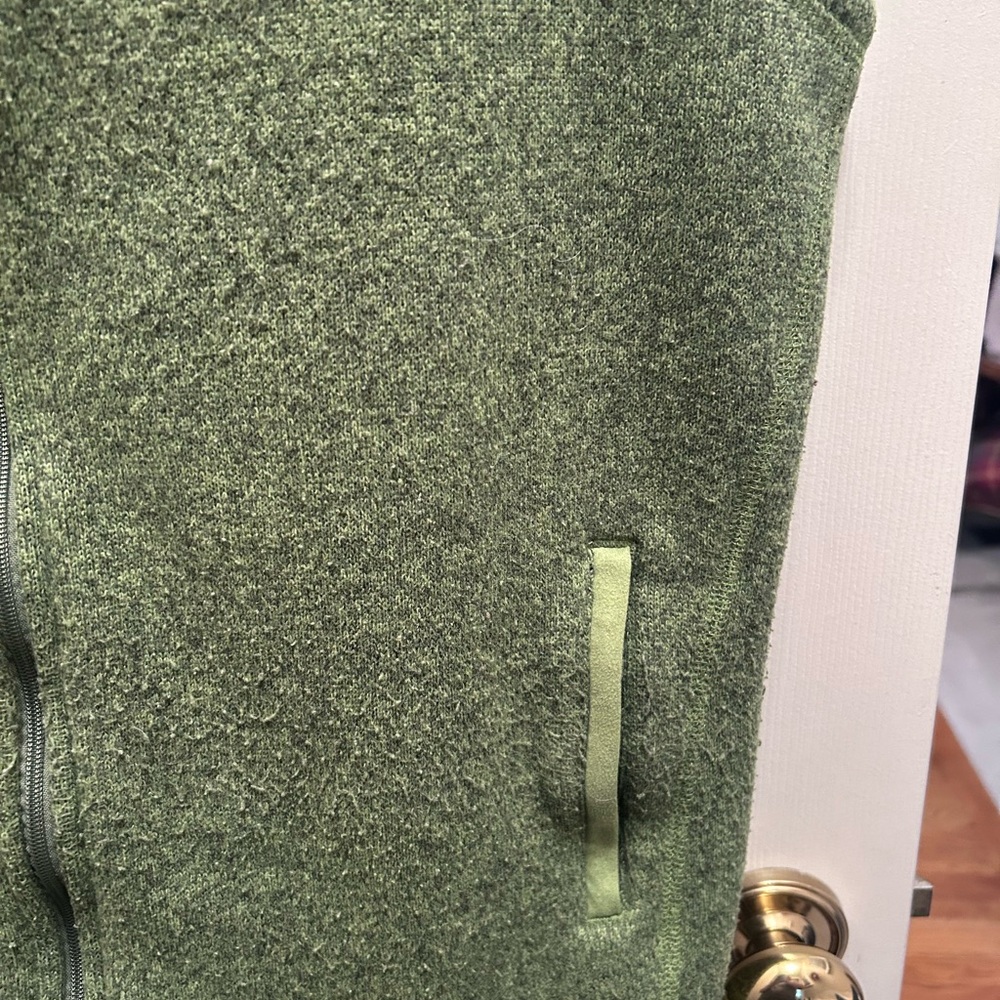 Patagonia Better Sweater Vest with Pockets in Ellwood Green. Size XL - Picture 3 of 6